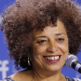 Activist Angela Davis Named Keynote Speaker at Martin Luther King Jr. Celebration in Illinois