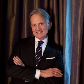 Fashion Designer Monte Durham Speaks at Bridal Show in Mississippi
