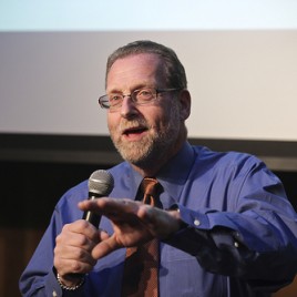 Travel Expert Peter Greenberg Speaks at University of Wisconsin-Stevens Point Commencement Saturday