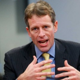 Investment Expert Whitney Tilson Addresses Graduates at the Eaglebrook School