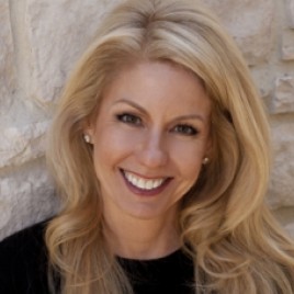 Lean In Co-Founder Debi Hemmeter Gives Commencement Speech at John F. Kennedy University
