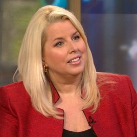 Radio Personality Rita Cosby Speaks at Touro College Commencement Ceremony