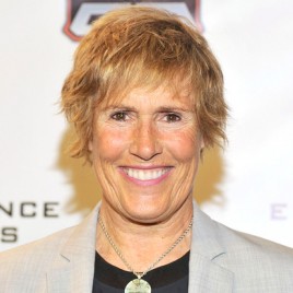 Legendary Endurance Swimmer Diana Nyad Makes Appearance to Discuss Her Memoir