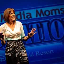 Motivational Speaker Jackie Huba Holds San Antonio Book Signing
