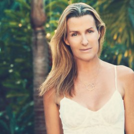 Fashion Designer India Hicks Speaks at Texas Rose Festival Ladies Luncheon
