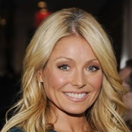 Kelly Ripa Mani Image