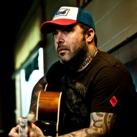 Aaron Lewis of Staind