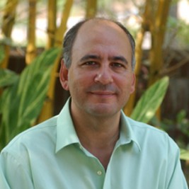 Dr. Luis Marta­nez-Fernandez