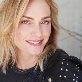 Amber Valletta