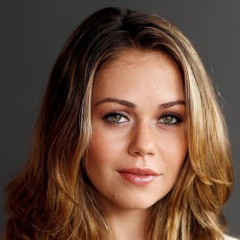 Alexis Dziena  Image